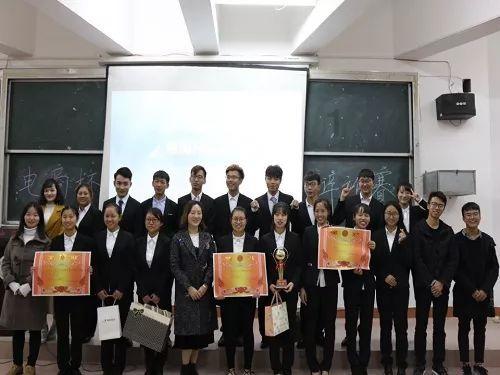魏忠贤人称“九千九百岁”，却斗不过17岁的崇祯，这是为何？